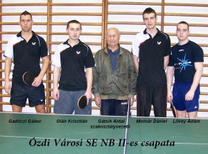 Az ÓVSE NBII-es csapata Gátsik Antal szakosztályvezetővel 