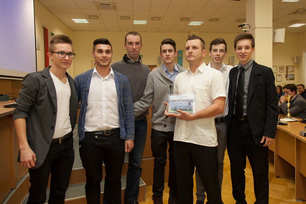 Csapat kategóriában az Ózdi FC U17-es csapata örülhetett a díjnak 